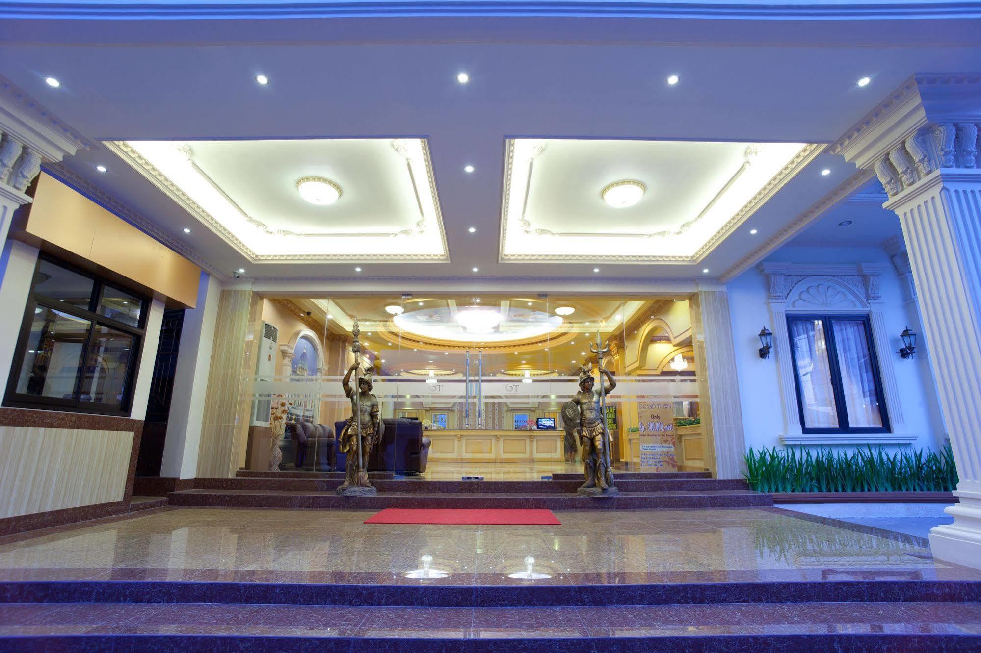 Hotel Grand Town Makassar Eksteriør bilde